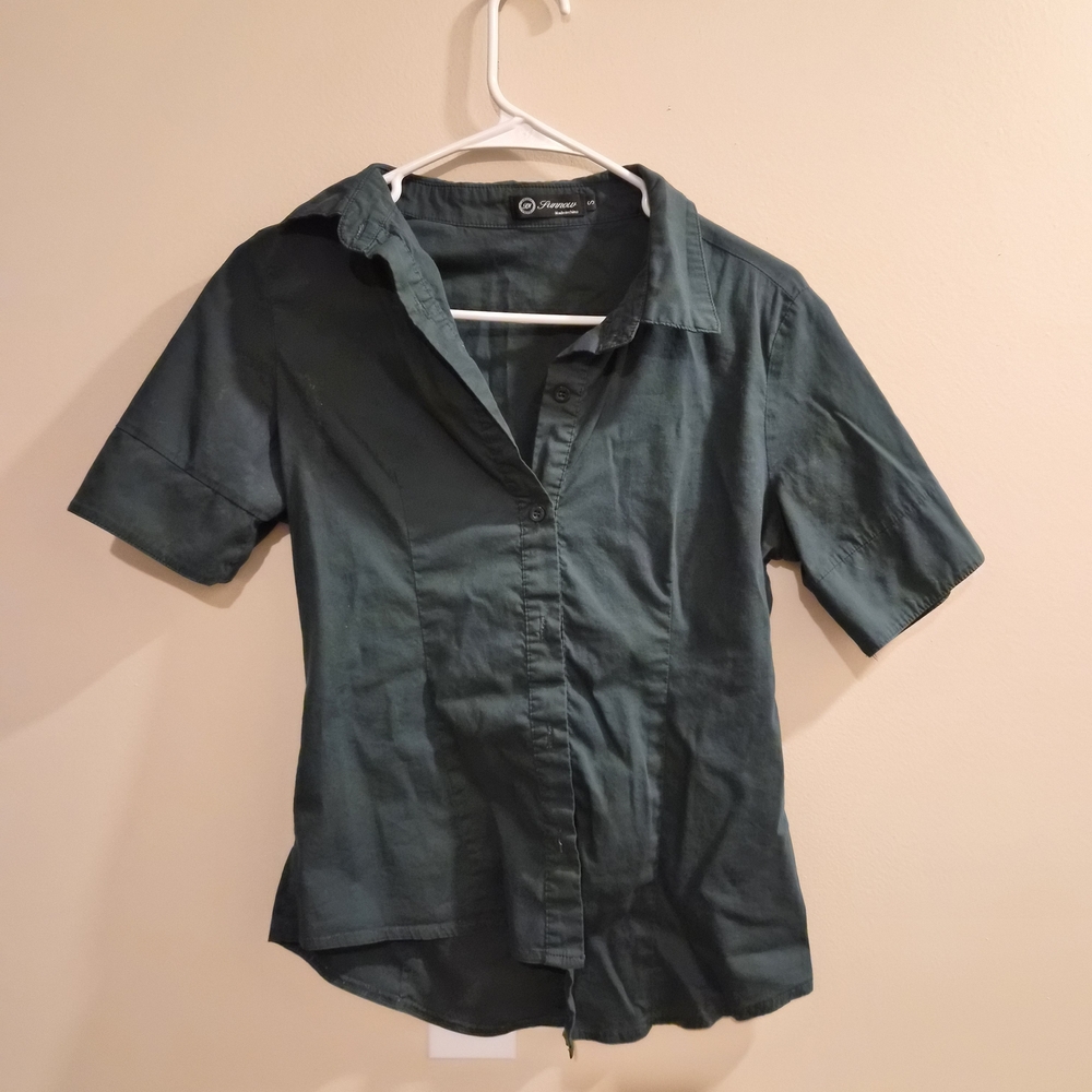 Green Short Sleeve Button-Up Shirt